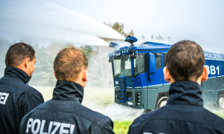 Wasserwerfer der Polizei des Landes Brandenburg