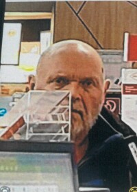 Mann in Apotheke
