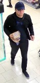 Diebstahl und Computerbetrug in Nauen - Bild zeigt Tatverdächtigen nach Diebstahl