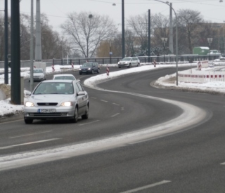 Straßenverkehr im Winter