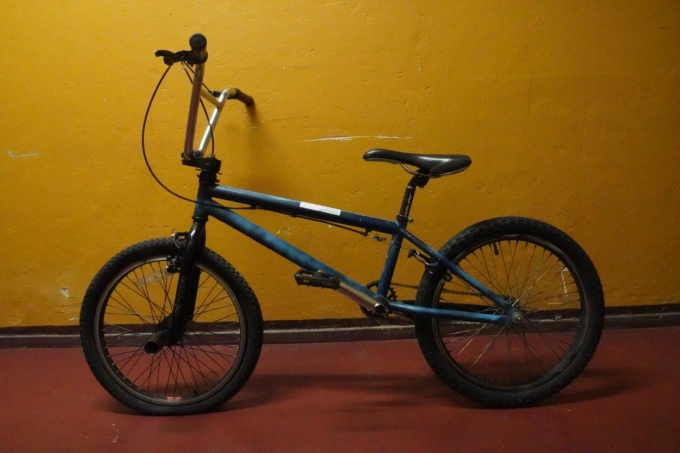 BMX Fahrrad, unbekannt, blau (überlackiert)