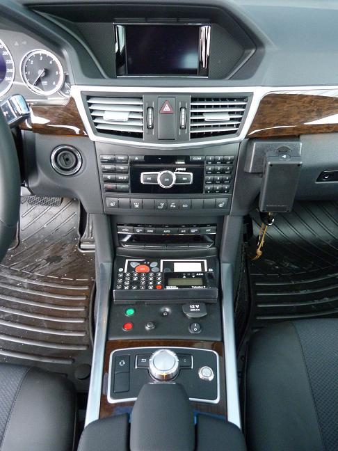 Funkstreifenwagen für Bundesautobahnen-Mercedes Benz E 250 - Innenraum